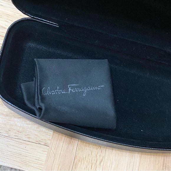 Salvatore Ferragamo Black Textured Oversized Sunglass Hard Case with Wipe Cloth - Picture 4 of 11